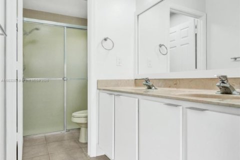 House in Lake Worth, Florida 3 bedrooms, 127.37 sq.m. № 1976125 - photo 24