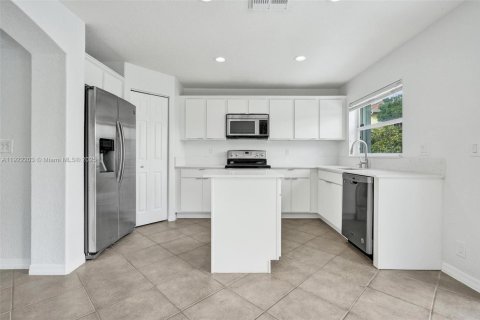 House in Lake Worth, Florida 3 bedrooms, 127.37 sq.m. № 1976125 - photo 15