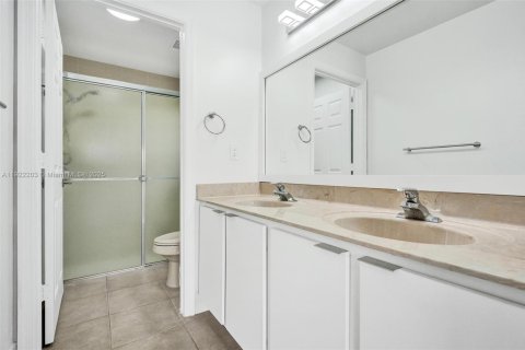 House in Lake Worth, Florida 3 bedrooms, 127.37 sq.m. № 1976125 - photo 21