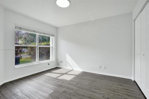 House in Lake Worth, Florida 3 bedrooms, 127.37 sq.m. № 1976125 - photo 30