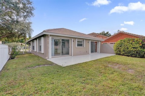House in Lake Worth, Florida 3 bedrooms, 127.37 sq.m. № 1976125 - photo 6