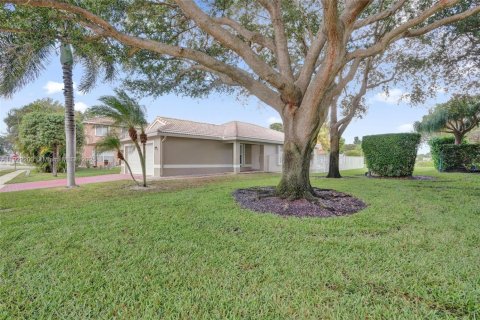 House in Lake Worth, Florida 3 bedrooms, 127.37 sq.m. № 1976125 - photo 8