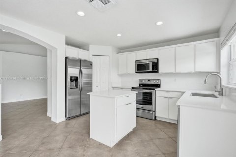 House in Lake Worth, Florida 3 bedrooms, 127.37 sq.m. № 1976125 - photo 16