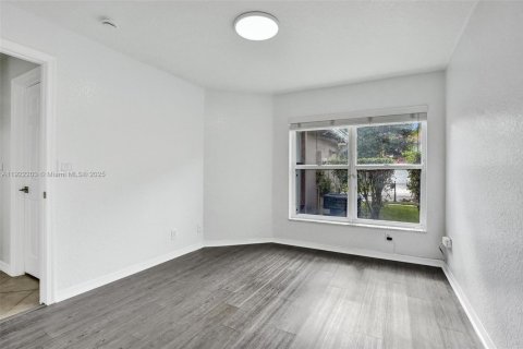 House in Lake Worth, Florida 3 bedrooms, 127.37 sq.m. № 1976125 - photo 27