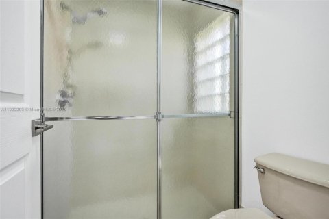 House in Lake Worth, Florida 3 bedrooms, 127.37 sq.m. № 1976125 - photo 23