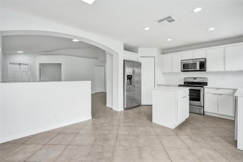 House in Lake Worth, Florida 3 bedrooms, 127.37 sq.m. № 1976125 - photo 14