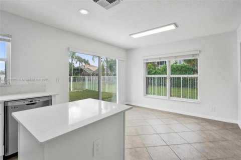 House in Lake Worth, Florida 3 bedrooms, 127.37 sq.m. № 1976125 - photo 3