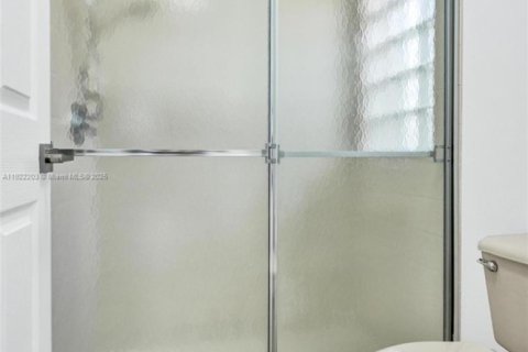 House in Lake Worth, Florida 3 bedrooms, 127.37 sq.m. № 1976125 - photo 22