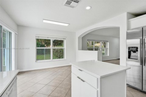 House in Lake Worth, Florida 3 bedrooms, 127.37 sq.m. № 1976125 - photo 18