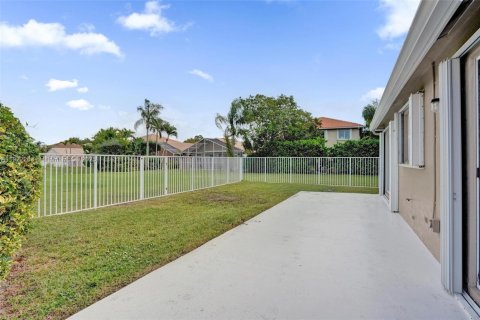 House in Lake Worth, Florida 3 bedrooms, 127.37 sq.m. № 1976125 - photo 5