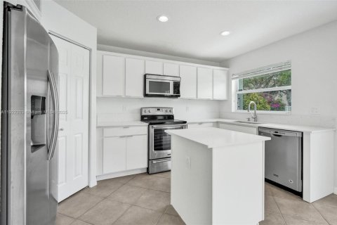 House in Lake Worth, Florida 3 bedrooms, 127.37 sq.m. № 1976125 - photo 13