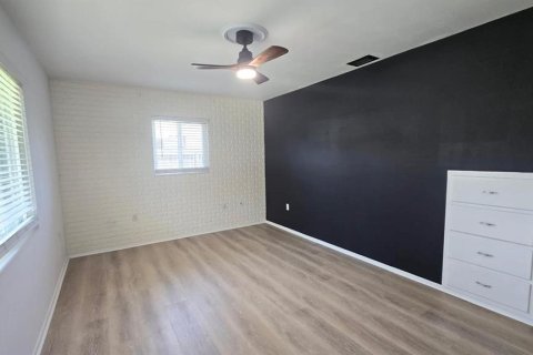 House in Sarasota, Florida 2 bedrooms, 115.01 sq.m. № 1759406 - photo 8