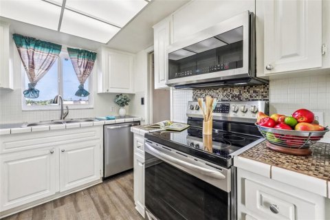 Condo in Seminole, Florida, 2 bedrooms  № 1836983 - photo 18