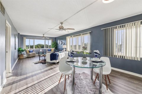 Condo in Seminole, Florida, 2 bedrooms  № 1836983 - photo 4