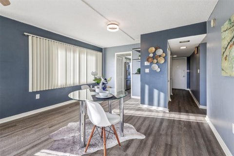 Condo in Seminole, Florida, 2 bedrooms  № 1836983 - photo 22