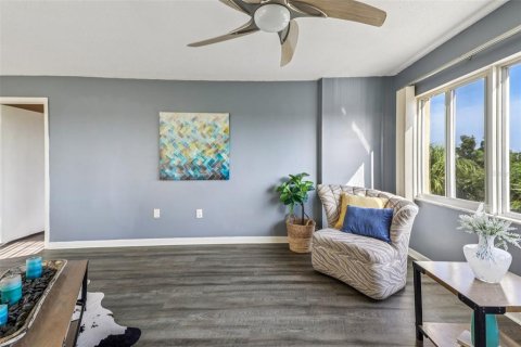 Condo in Seminole, Florida, 2 bedrooms  № 1836983 - photo 9