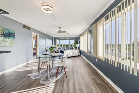 Condo in Seminole, Florida, 2 bedrooms  № 1836983 - photo 13