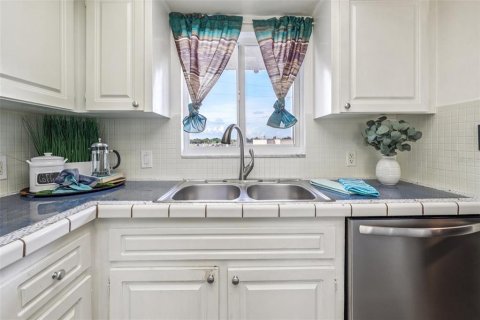 Condo in Seminole, Florida, 2 bedrooms  № 1836983 - photo 20