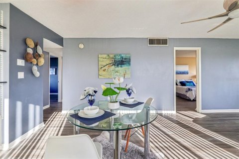 Condo in Seminole, Florida, 2 bedrooms  № 1836983 - photo 15