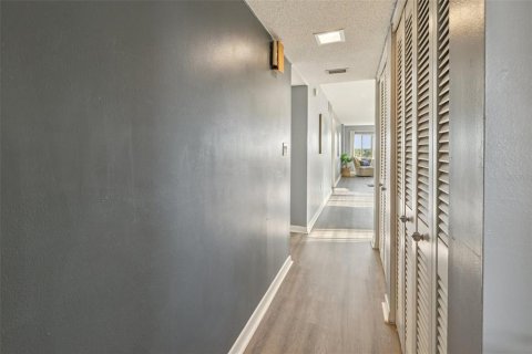 Condo in Seminole, Florida, 2 bedrooms  № 1836983 - photo 3
