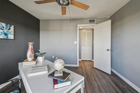 Condo in Seminole, Florida, 2 bedrooms  № 1836983 - photo 26