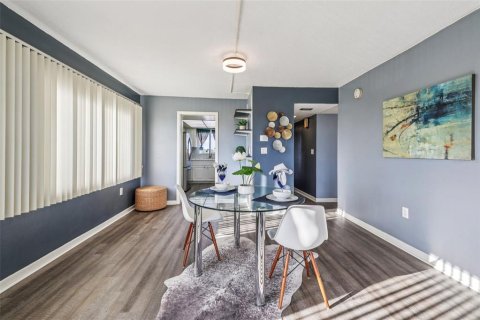 Condo in Seminole, Florida, 2 bedrooms  № 1836983 - photo 12