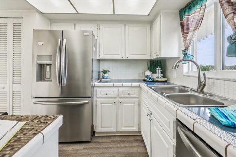 Condo in Seminole, Florida, 2 bedrooms  № 1836983 - photo 21