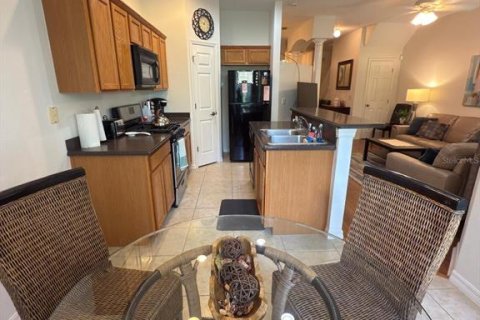 Townhouse in Four Corners, Florida 3 bedrooms, 156.63 sq.m. № 1894187 - photo 13