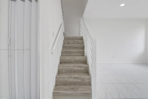 Townhouse in Homestead, Florida 3 bedrooms, 120.96 sq.m. № 1927944 - photo 7