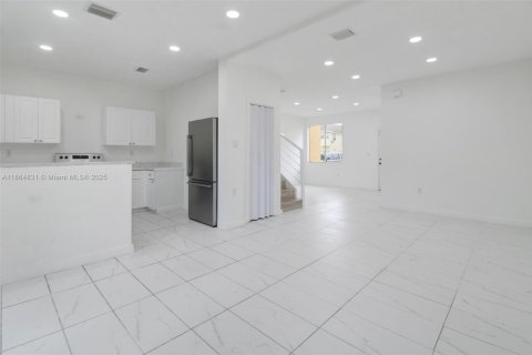 Townhouse in Homestead, Florida 3 bedrooms, 120.96 sq.m. № 1927944 - photo 3