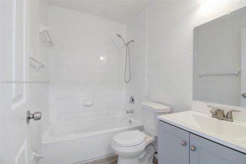 Townhouse in Homestead, Florida 3 bedrooms, 120.96 sq.m. № 1927944 - photo 10