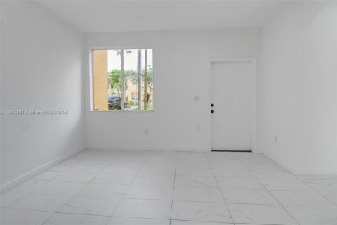Townhouse in Homestead, Florida 3 bedrooms, 120.96 sq.m. № 1927944 - photo 5