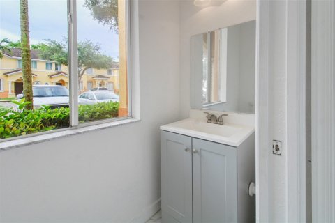 Townhouse in Homestead, Florida 3 bedrooms, 120.96 sq.m. № 1927944 - photo 6