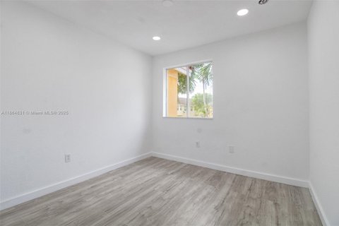 Townhouse in Homestead, Florida 3 bedrooms, 120.96 sq.m. № 1927944 - photo 15