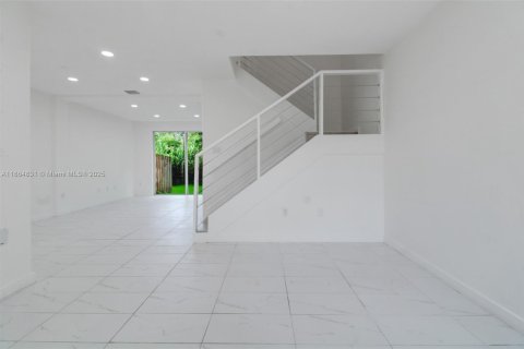 Townhouse in Homestead, Florida 3 bedrooms, 120.96 sq.m. № 1927944 - photo 4