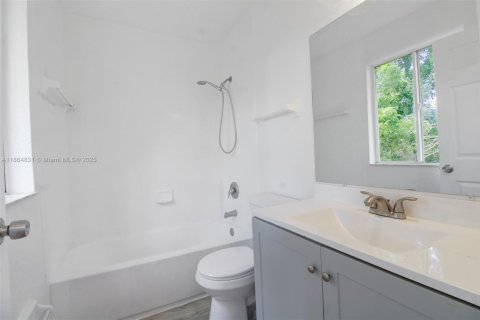 Townhouse in Homestead, Florida 3 bedrooms, 120.96 sq.m. № 1927944 - photo 14