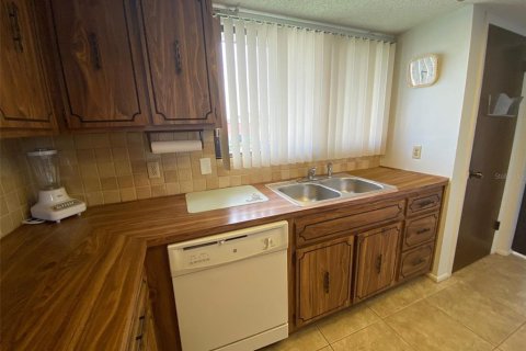 Condominio en alquiler en Port Richey, Florida, 2 dormitorios, 122.63 m2 № 1886948 - foto 5