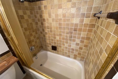 Condominio en alquiler en Port Richey, Florida, 2 dormitorios, 122.63 m2 № 1886948 - foto 22