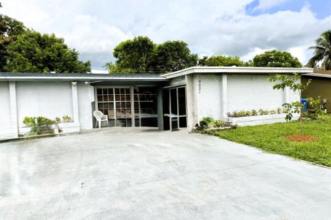 House in Sunrise, Florida 2 bedrooms, 119.1 sq.m. № 2271225