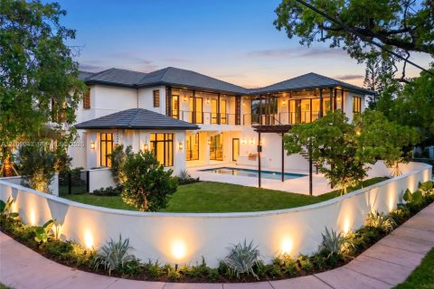 House in Coral Gables, Florida 5 bedrooms, 399.39 sq.m. № 2275900