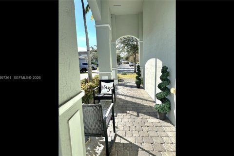 Casa en alquiler en Homestead, Florida, 3 dormitorios, 217.95 m2 № 2059269 - foto 2