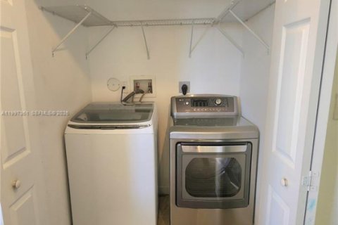 Casa en alquiler en Homestead, Florida, 3 dormitorios, 217.95 m2 № 2059269 - foto 6