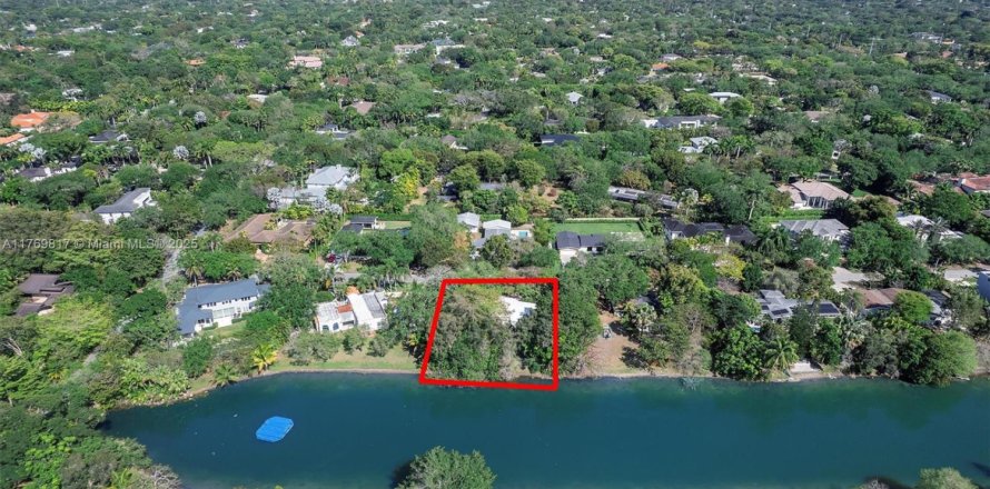 Casa en Pinecrest, Florida 3 dormitorios, 170.01 m2 № 1867743
