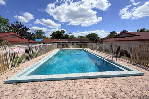 Casa en venta en Kissimmee, Florida, 2 dormitorios, 69.68 m2 № 2097716 - foto 8