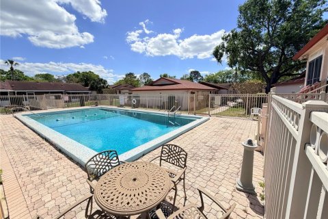 Casa en venta en Kissimmee, Florida, 2 dormitorios, 69.68 m2 № 2097716 - foto 9