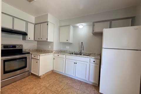 Casa en venta en Kissimmee, Florida, 2 dormitorios, 69.68 m2 № 2097716 - foto 3