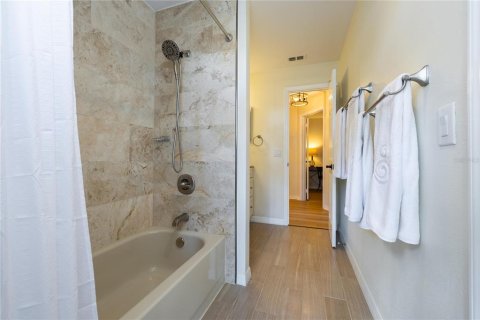 House in Windermere, Florida 3 bedrooms, 168.99 sq.m. № 1902365 - photo 24