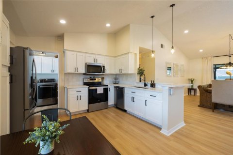 House in Windermere, Florida 3 bedrooms, 168.99 sq.m. № 1902365 - photo 12