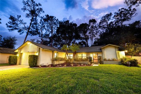 House in Windermere, Florida 3 bedrooms, 168.99 sq.m. № 1902365 - photo 1