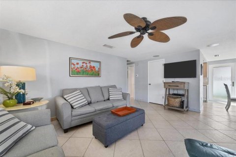 Villa ou maison à louer à Sarasota, Floride: 2 chambres, 77.67 m2 № 2125748 - photo 2